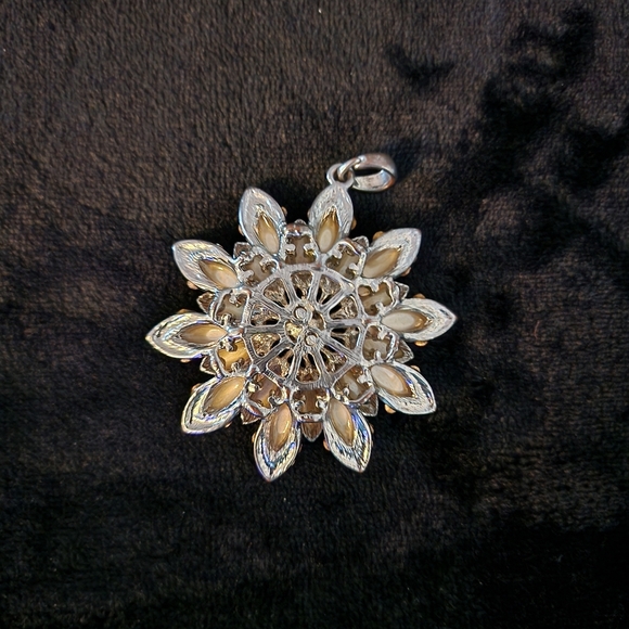 Gold Tone and Silver Tone Floral Brooch - Picture 2 of 2